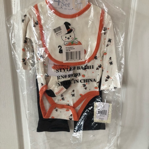 Baby Halloween 4 Piece Set - Picture 3 of 4